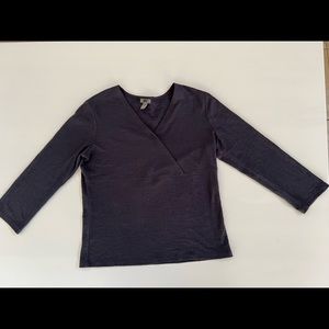 Small gray 3/4 sleeve stretchy top w/ embossed floral pattern